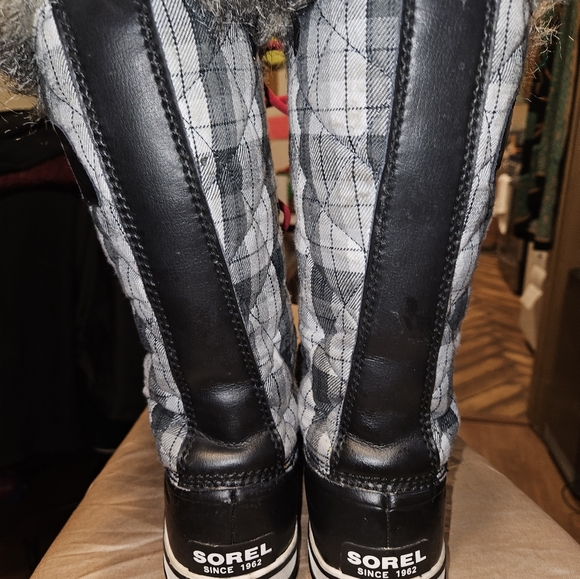 Sorel Joan Of Artic NL1797-010 Black & White Plaid Faux Fur Size 11 - Picture 4 of 9
